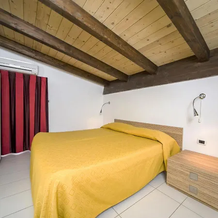 Locazione Turistica Rosburgo-9 *